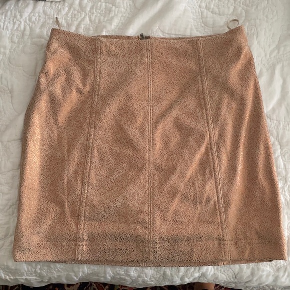 Metallic soft mini skirt - Picture 1 of 3